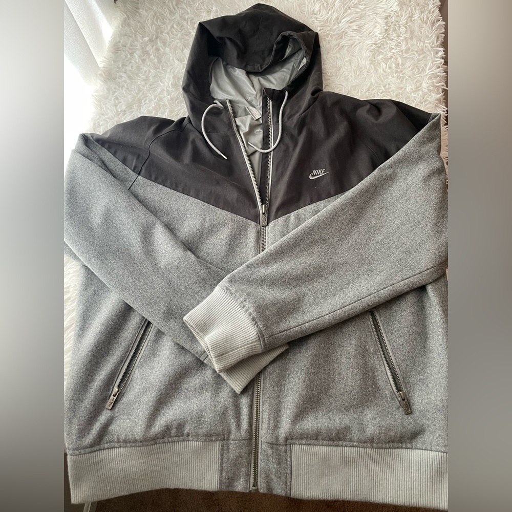 XXL Nike Sportswear Gray and Black Windbreaker